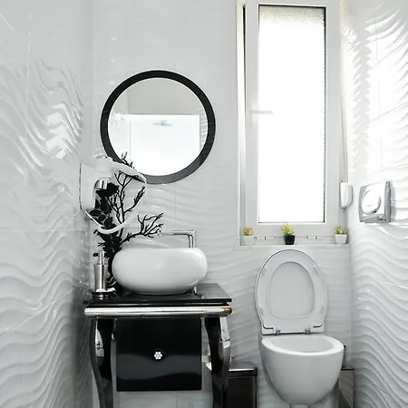 Tiranatop Suites Apartment *